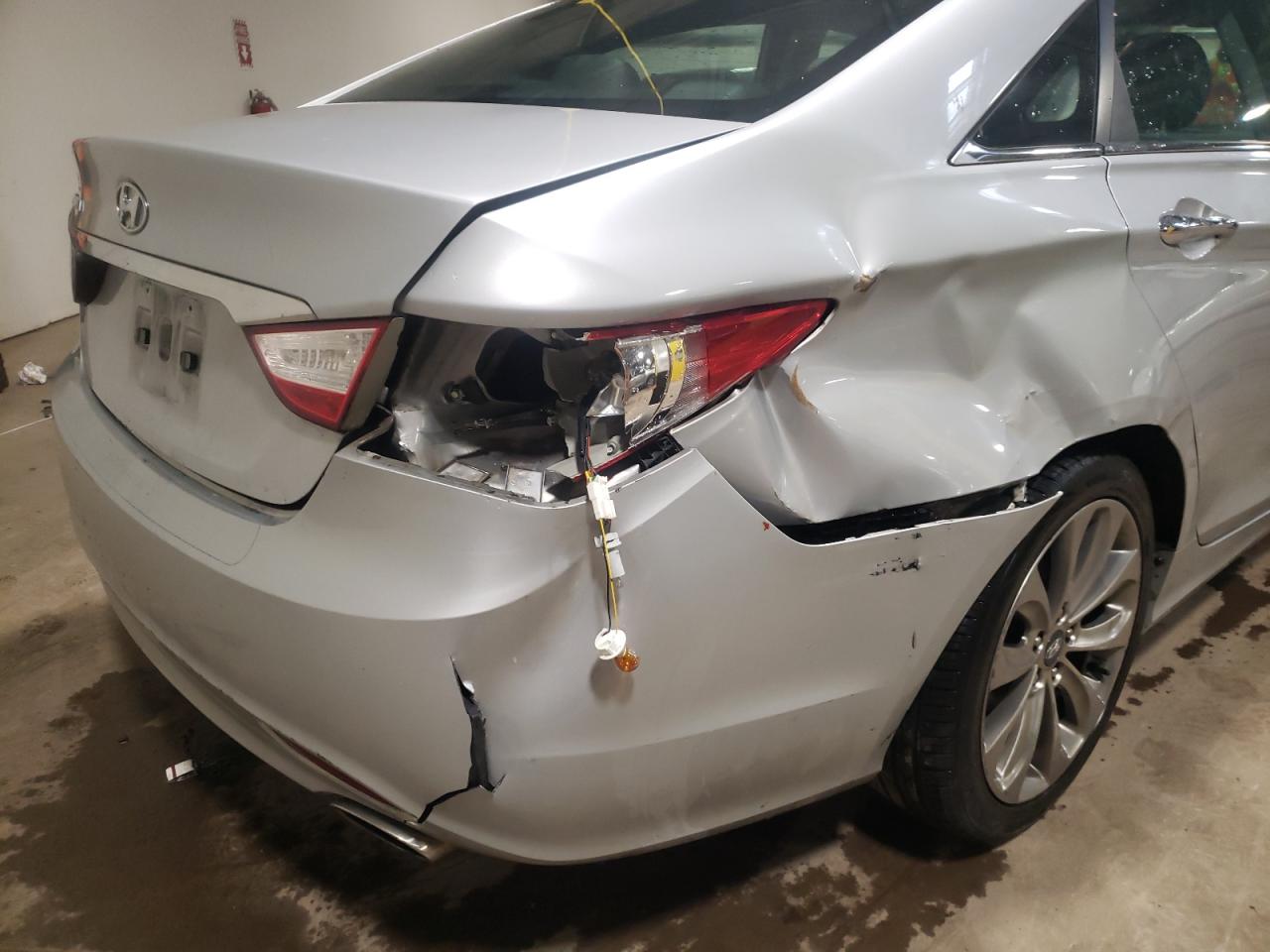 Photo 10 from auction – 2011 HYUNDAI SONATA SE with VIN 5NPEC4AC6BH252757