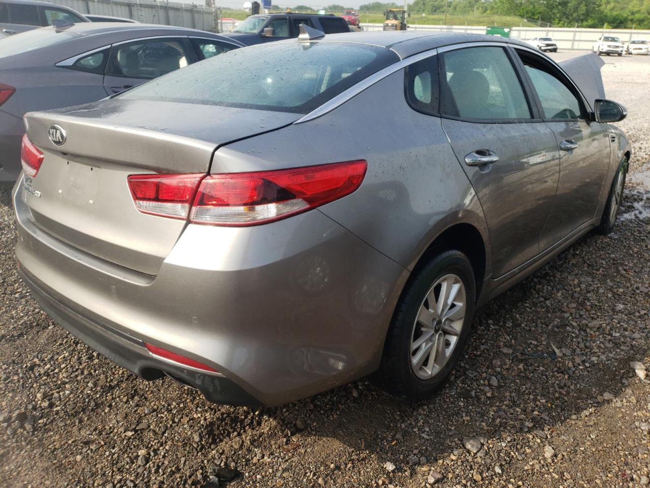 Photo 4 from auction – 2018 KIA OPTIMA LX with VIN 5XXGT4L38JG208596