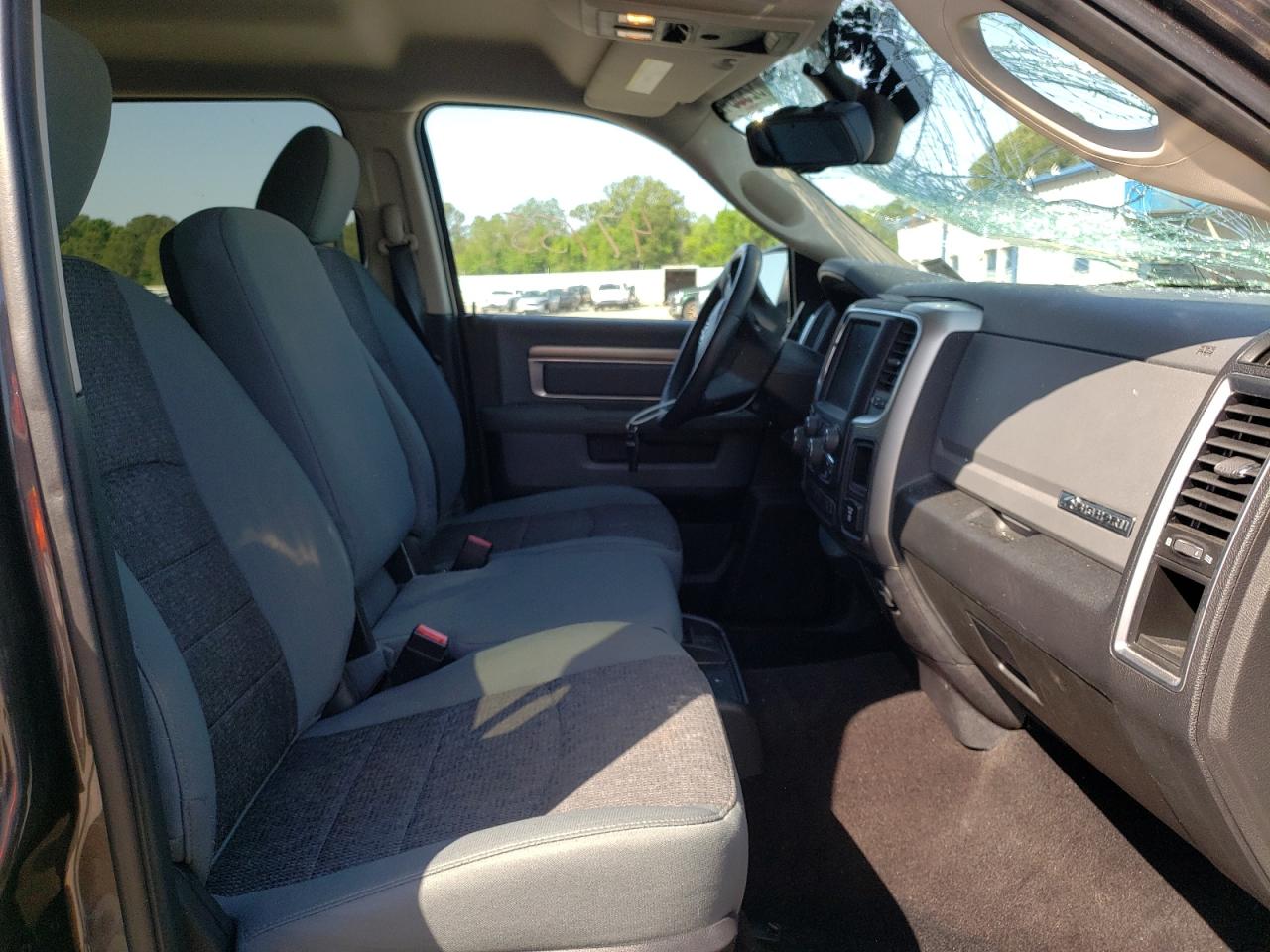Photo 5 from auction – 2016 RAM 1500 SLT with VIN 3C6RR6LT7GG370669
