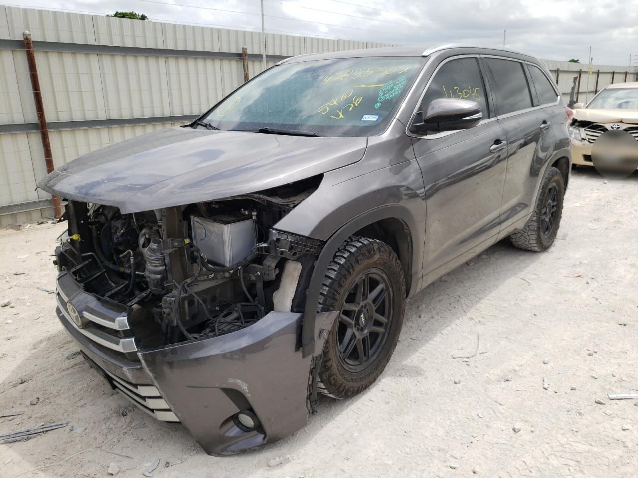 Photo 2 from auction – 2018 TOYOTA HIGHLANDER with VIN 5TDKZRFH9JS540428