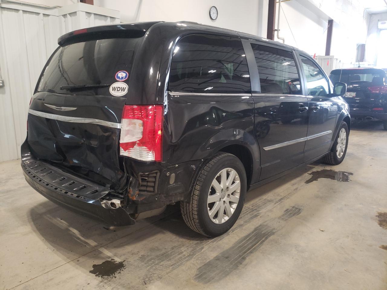 Photo 4 from auction – 2015 CHRYSLER TOWN & COU with VIN 2C4RC1BG2FR522058