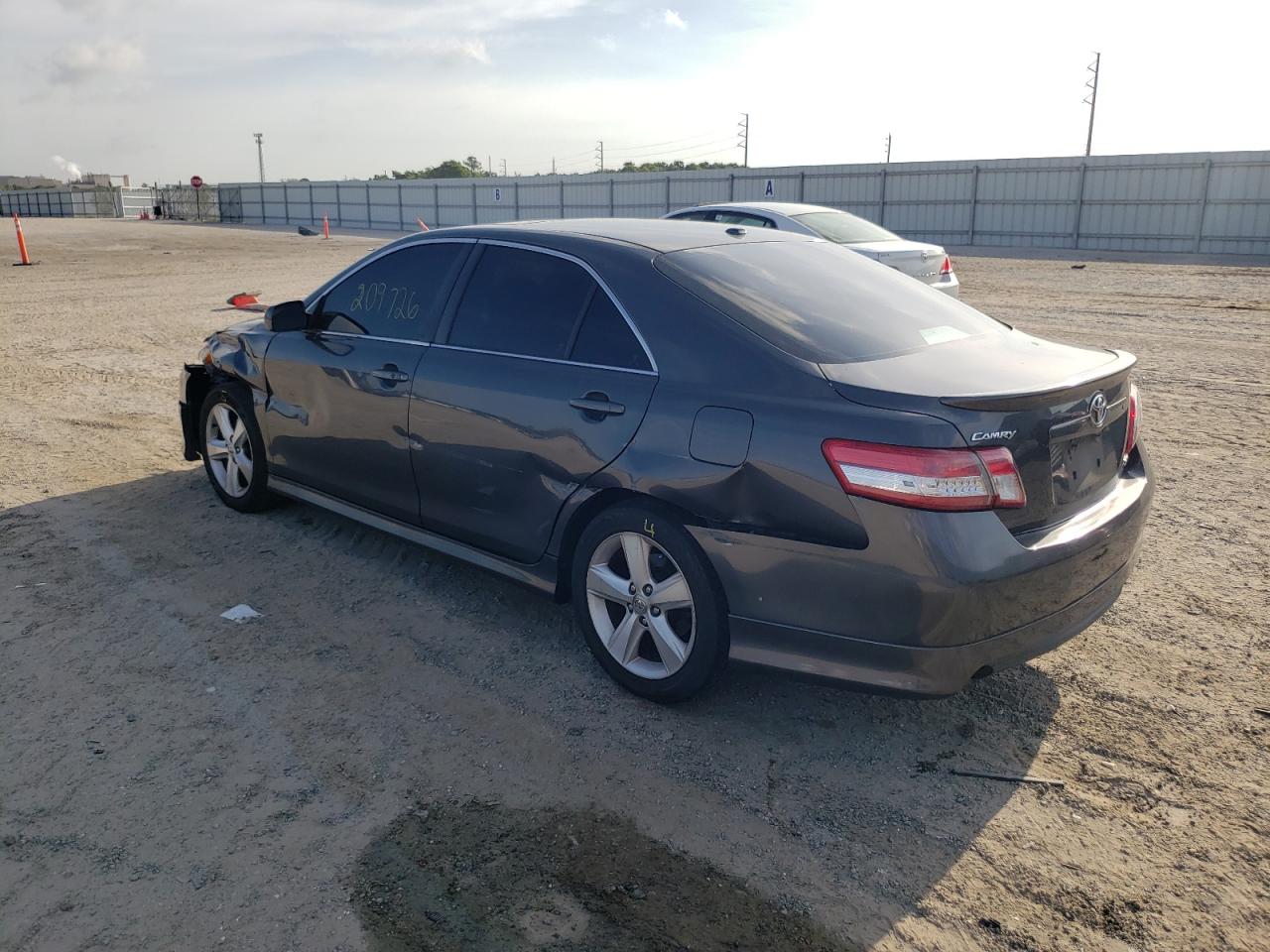 Foto 3 de la subasta – 2011 TOYOTA CAMRY BASE con VIN 4T1BF3EK7BU208967