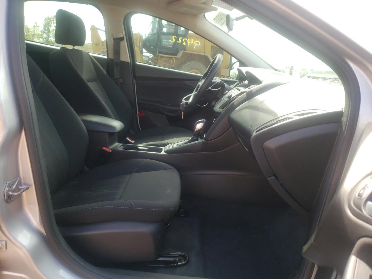 Photo 5 from auction – 2016 FORD FOCUS with VIN 1FADP3F2XGL395147