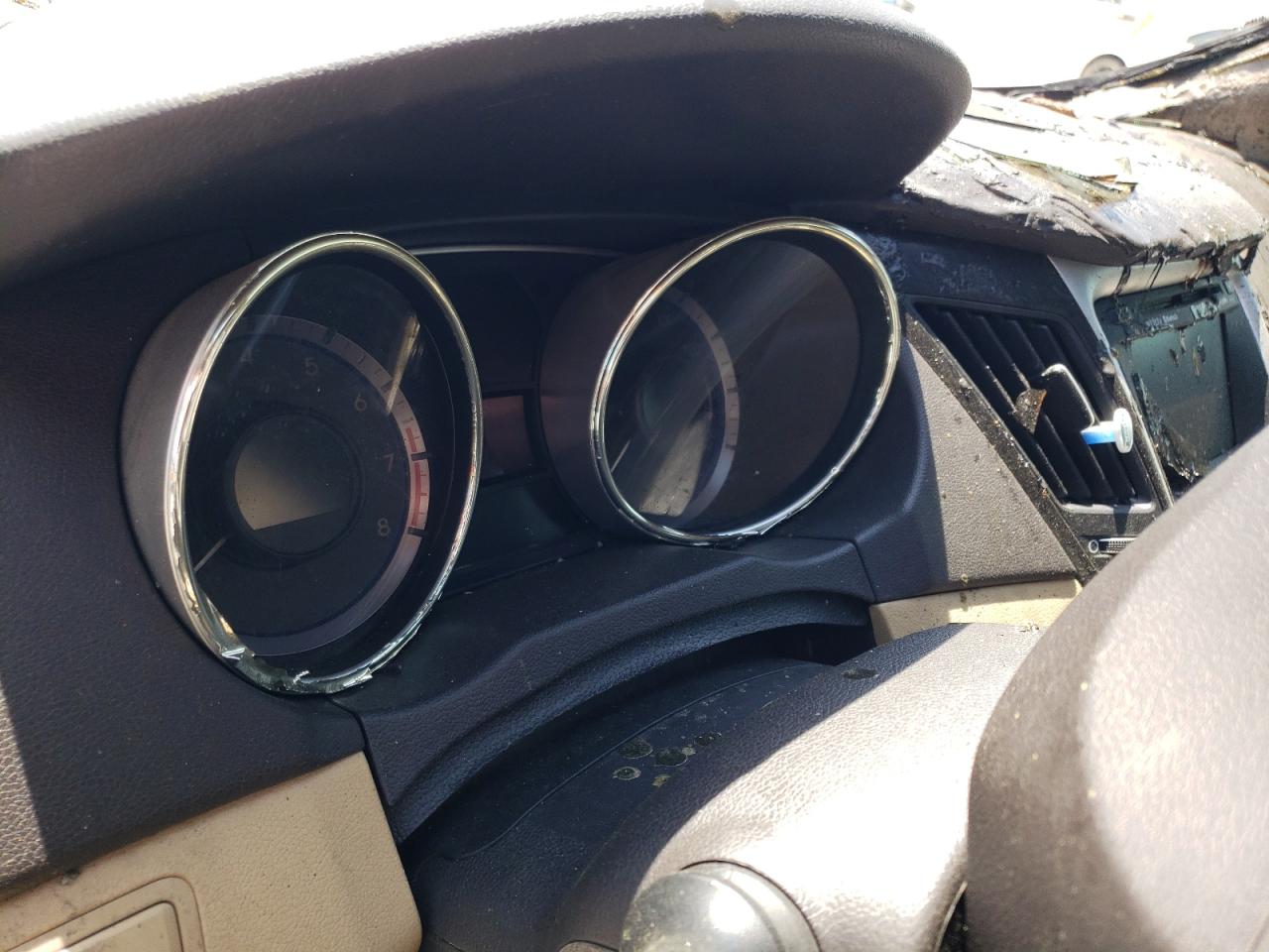 Photo 8 from auction – 2011 HYUNDAI SONATA SE with VIN 5NPEC4AC4BH232233