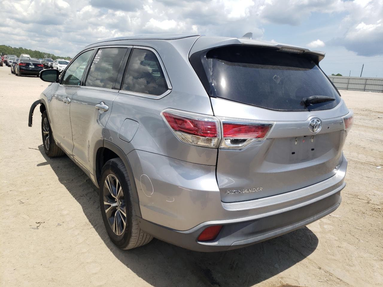 Photo 3 from auction – 2016 TOYOTA HIGHLANDER with VIN 5TDKKRFH6GS504838