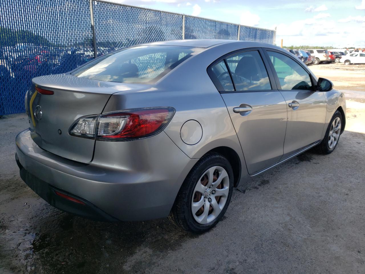 Photo 4 from auction – 2011 MAZDA 3 I with VIN JM1BL1UG3B1498687