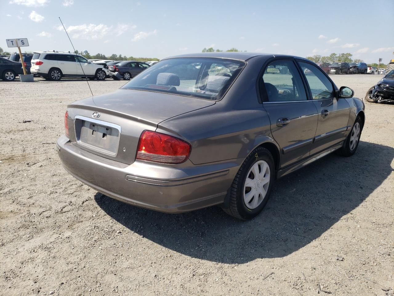 Photo 4 from auction – 2004 HYUNDAI SONATA GL with VIN KMHWF25S04A034191