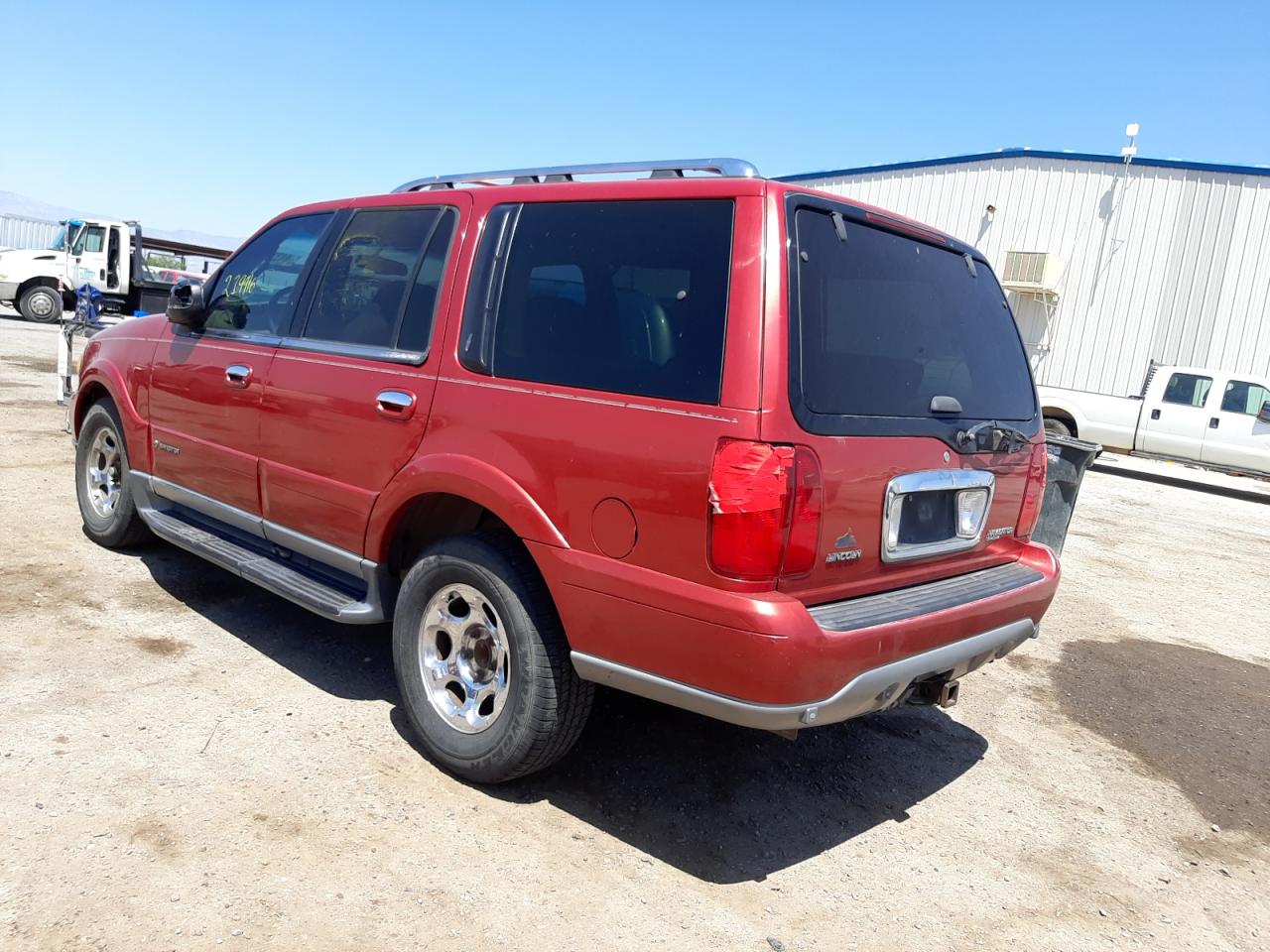 Photo 3 from auction – 2001 LINCOLN NAVIGATOR with VIN 5LMEU27R51LJ17897