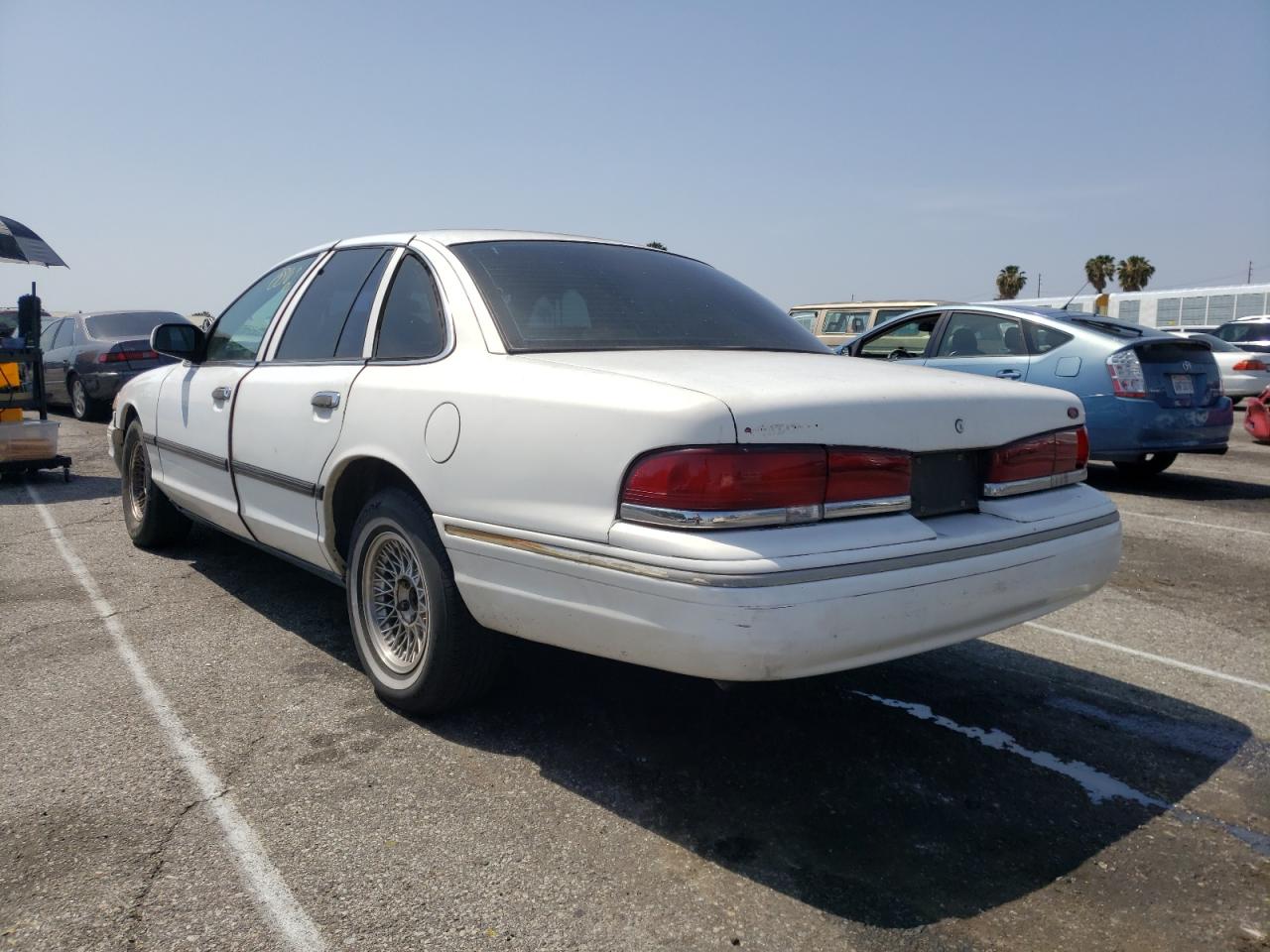 Photo 3 from auction – 1995 FORD CROWN VICT with VIN 2FALP71W3SX176636
