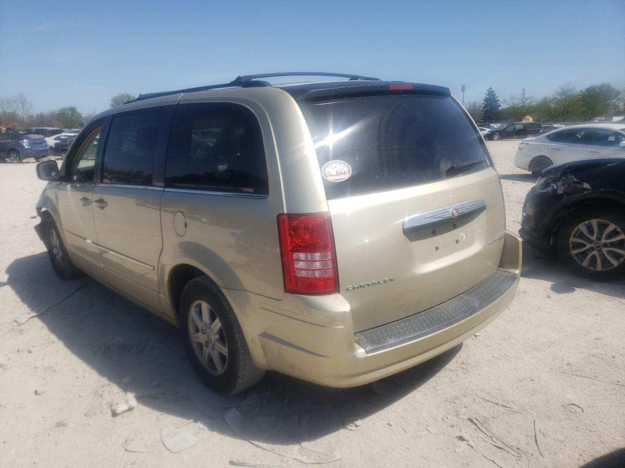 Photo 3 from auction – 2010 CHRYSLER TOWN & COU with VIN 2A4RR5D16AR442246