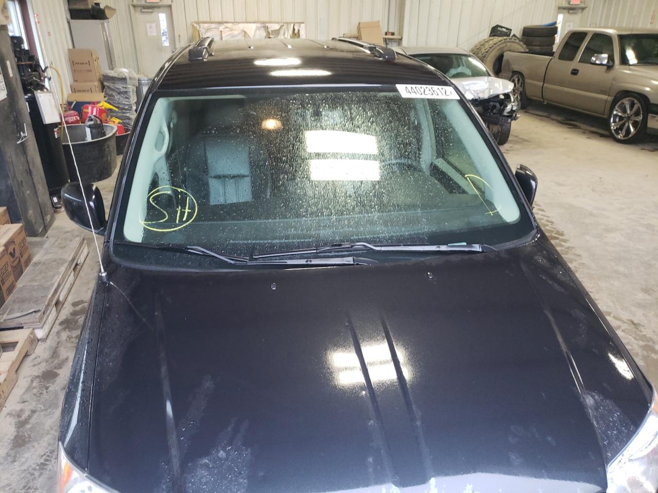 Photo 9 from auction – 2016 CHRYSLER TOWN & COU with VIN 2C4RC1BG2GR293317
