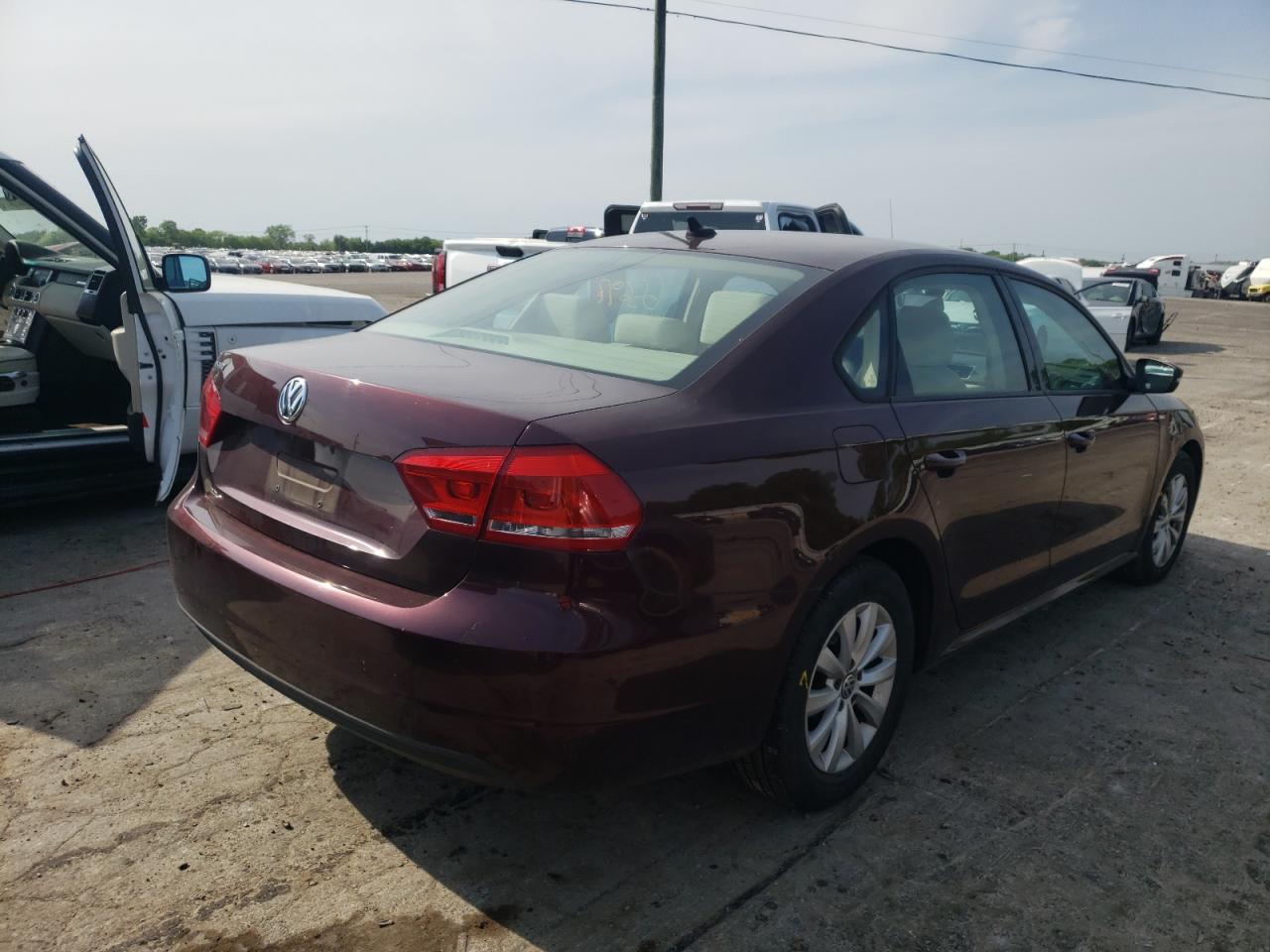 Photo 4 from auction – 2014 VOLKSWAGEN PASSAT S with VIN 1VWAP7A38EC016144