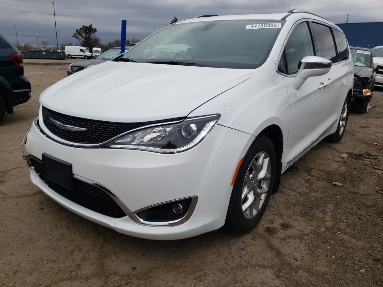 Photo 2 from auction – 2018 CHRYSLER PACIFICA L with VIN 2C4RC1GG3JR232820
