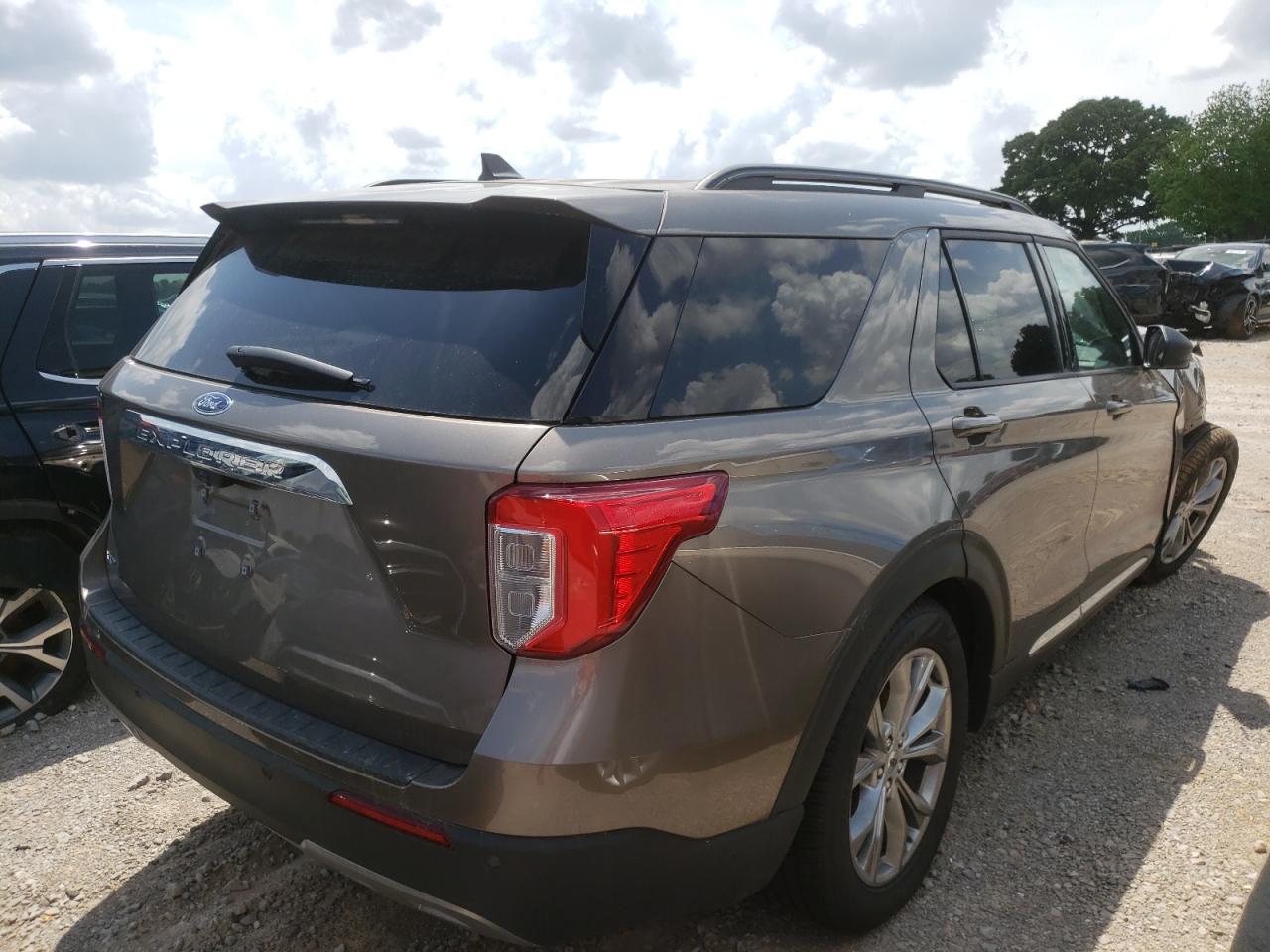 Photo 4 from auction – 2021 FORD EXPLORER X with VIN 1FMSK7DH2MGC15724