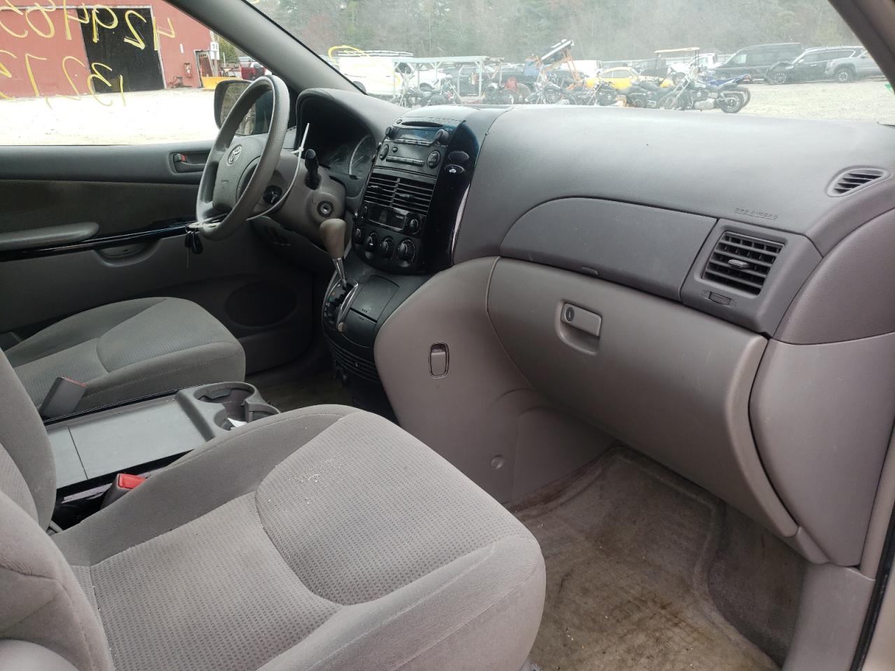 Photo 5 from auction – 2005 TOYOTA SIENNA CE with VIN 5TDZA23C05S245679