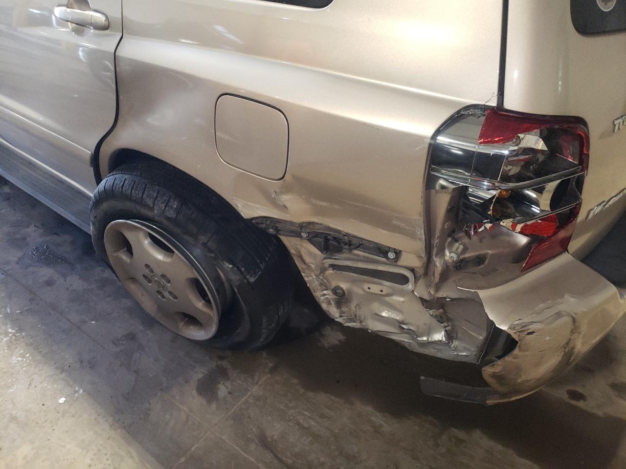 Photo 9 from auction – 2004 TOYOTA HIGHLANDER with VIN JTEEP21A240051179