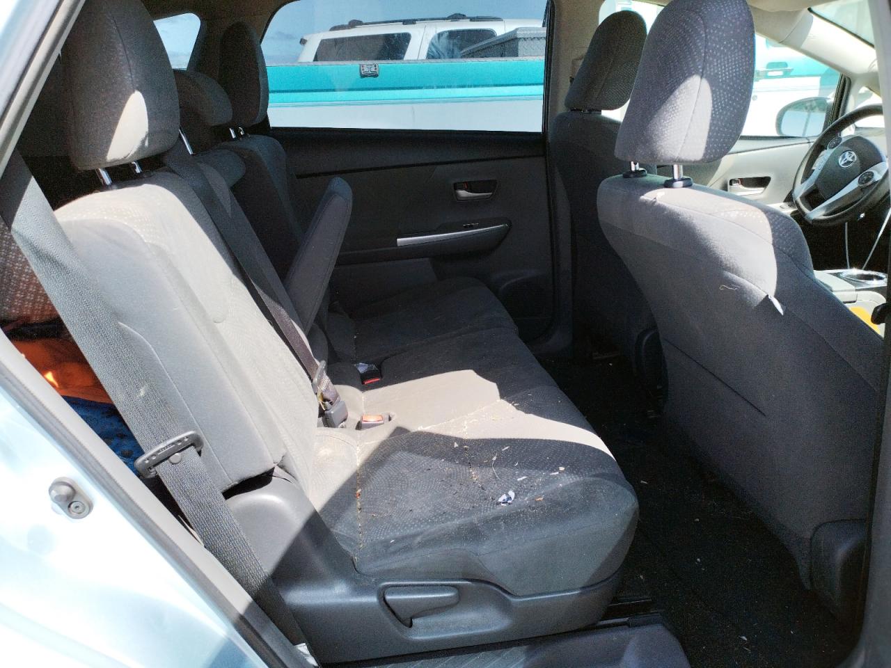 Photo 6 from auction – 2014 TOYOTA PRIUS V with VIN JTDZN3EU0E3328790