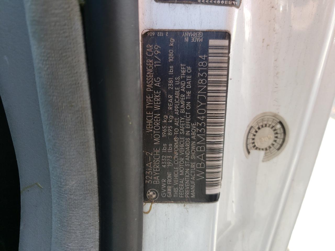 Photo 10 from auction – 2000 BMW 323 CI with VIN WBABM3340YJN83184