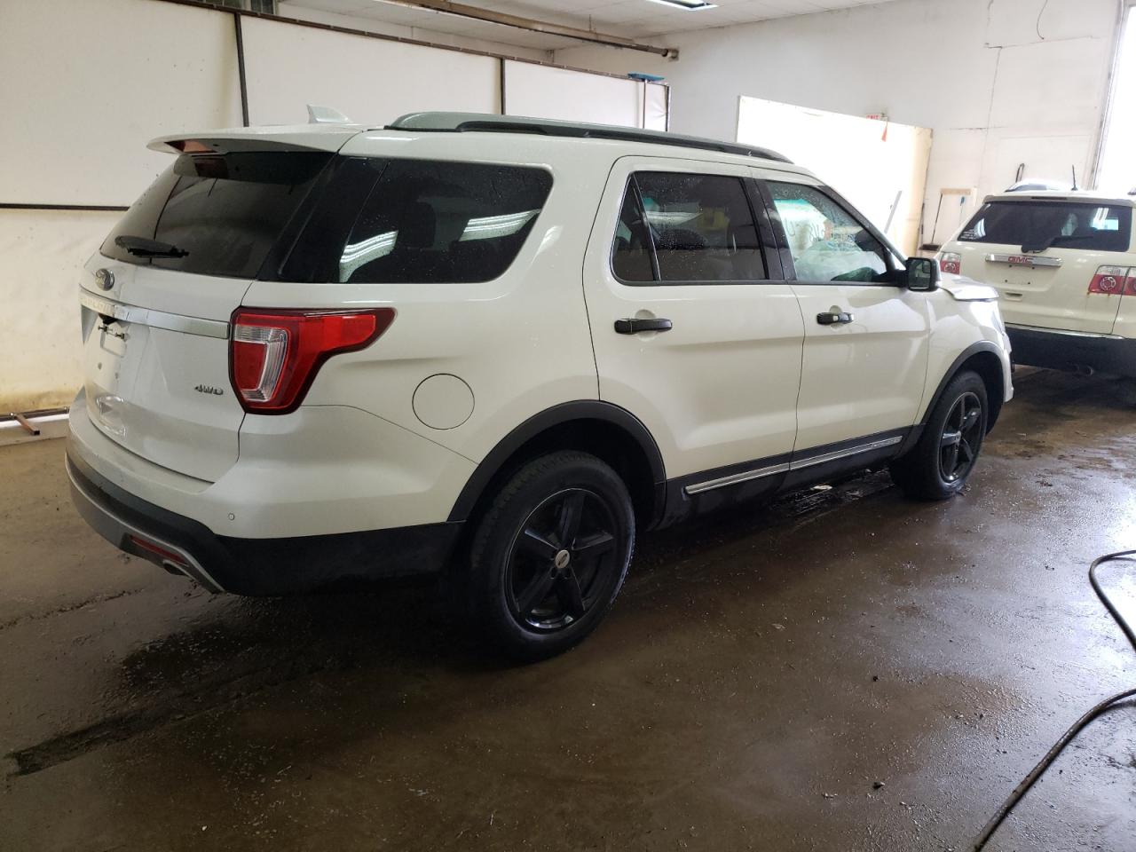 Photo 4 from auction – 2017 FORD EXPLORER X with VIN 1FM5K8D81HGA13742