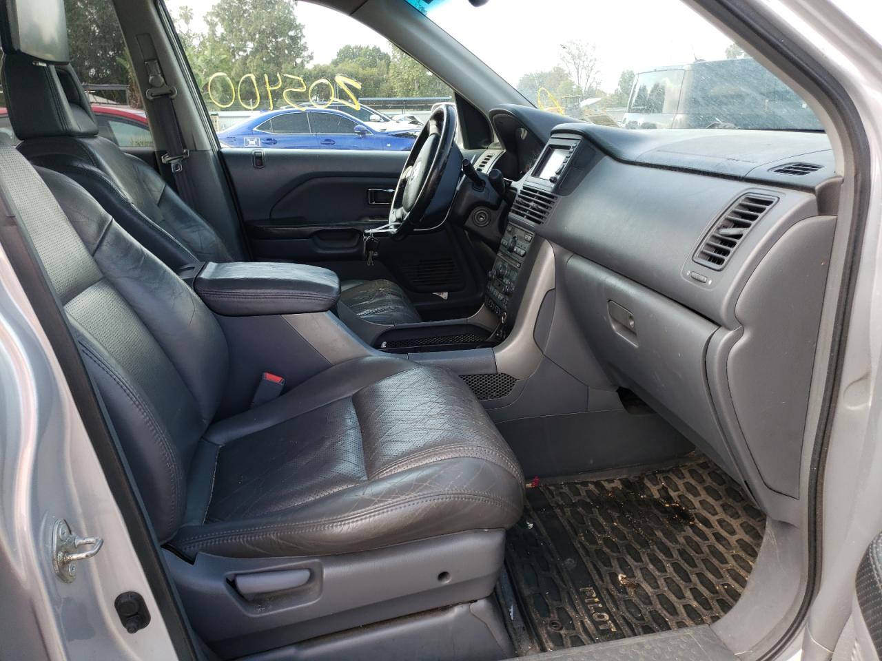 Photo 5 from auction – 2004 HONDA PILOT EXL with VIN 2HKYF18774H598511