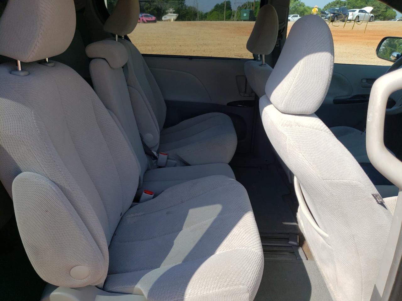 Photo 6 from auction – 2012 TOYOTA SIENNA LE with VIN 5TDKK3DC0CS180137
