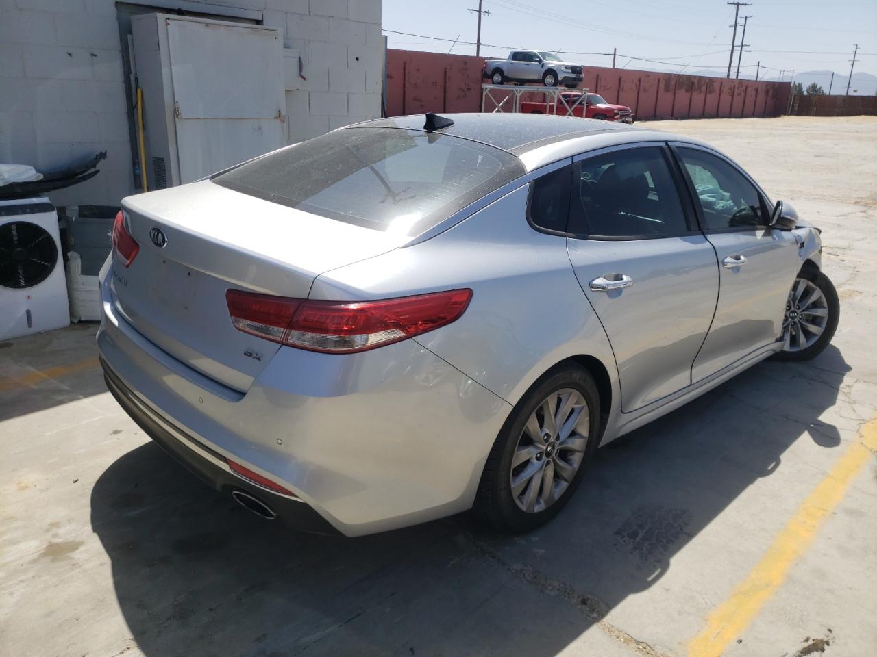 Photo 17 from auction – 2016 KIA OPTIMA EX with VIN 5XXGU4L3XGG056570