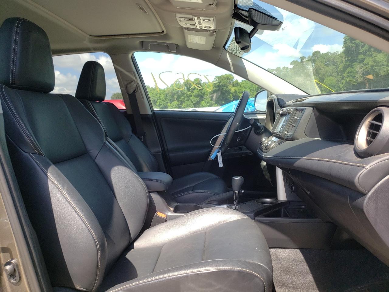 Photo 5 from auction – 2015 TOYOTA RAV4 LIMIT with VIN 2T3DFREVXFW325395