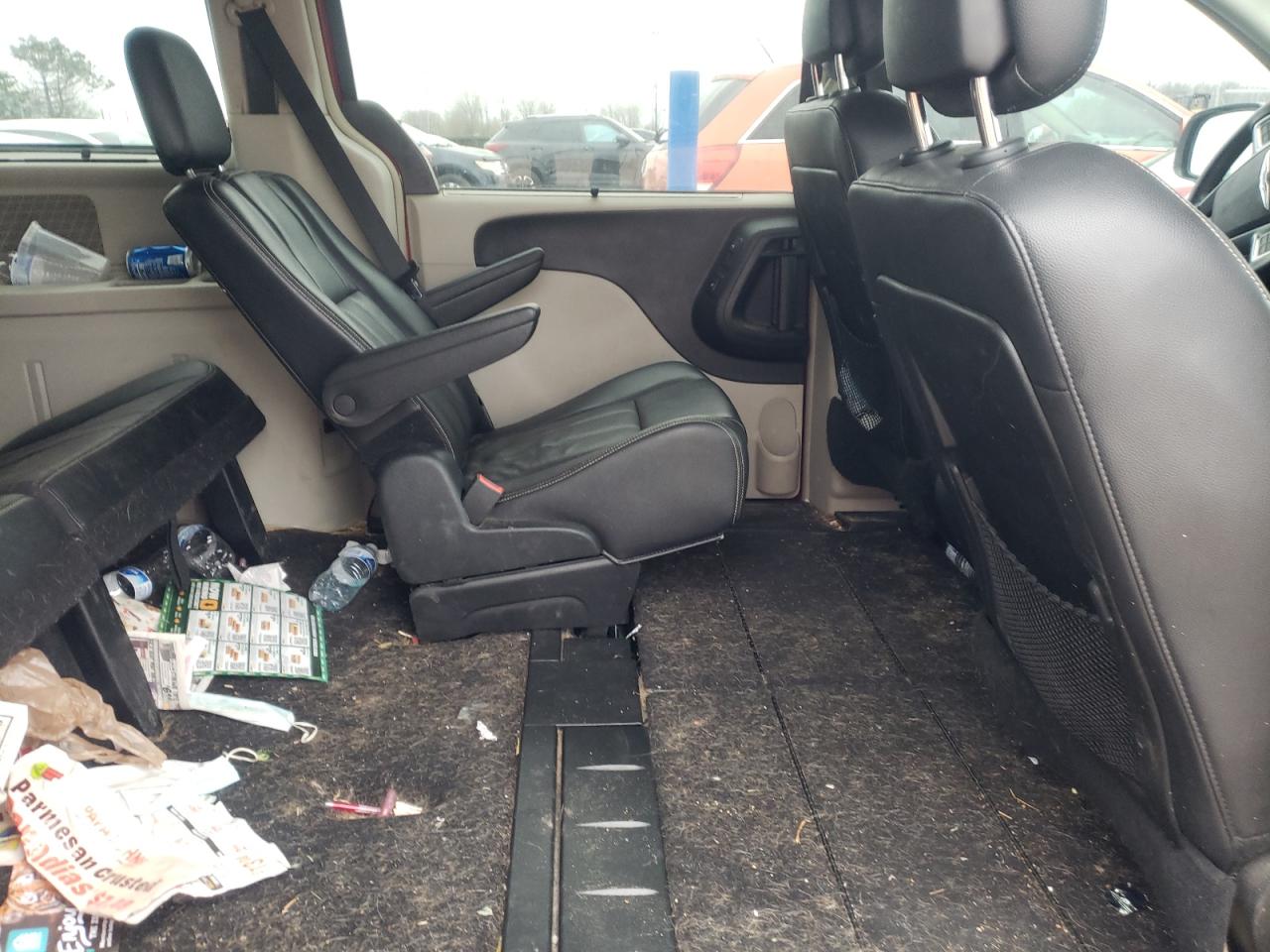 Photo 6 from auction – 2012 CHRYSLER TOWN & COU with VIN 2C4RC1CG3CR416261