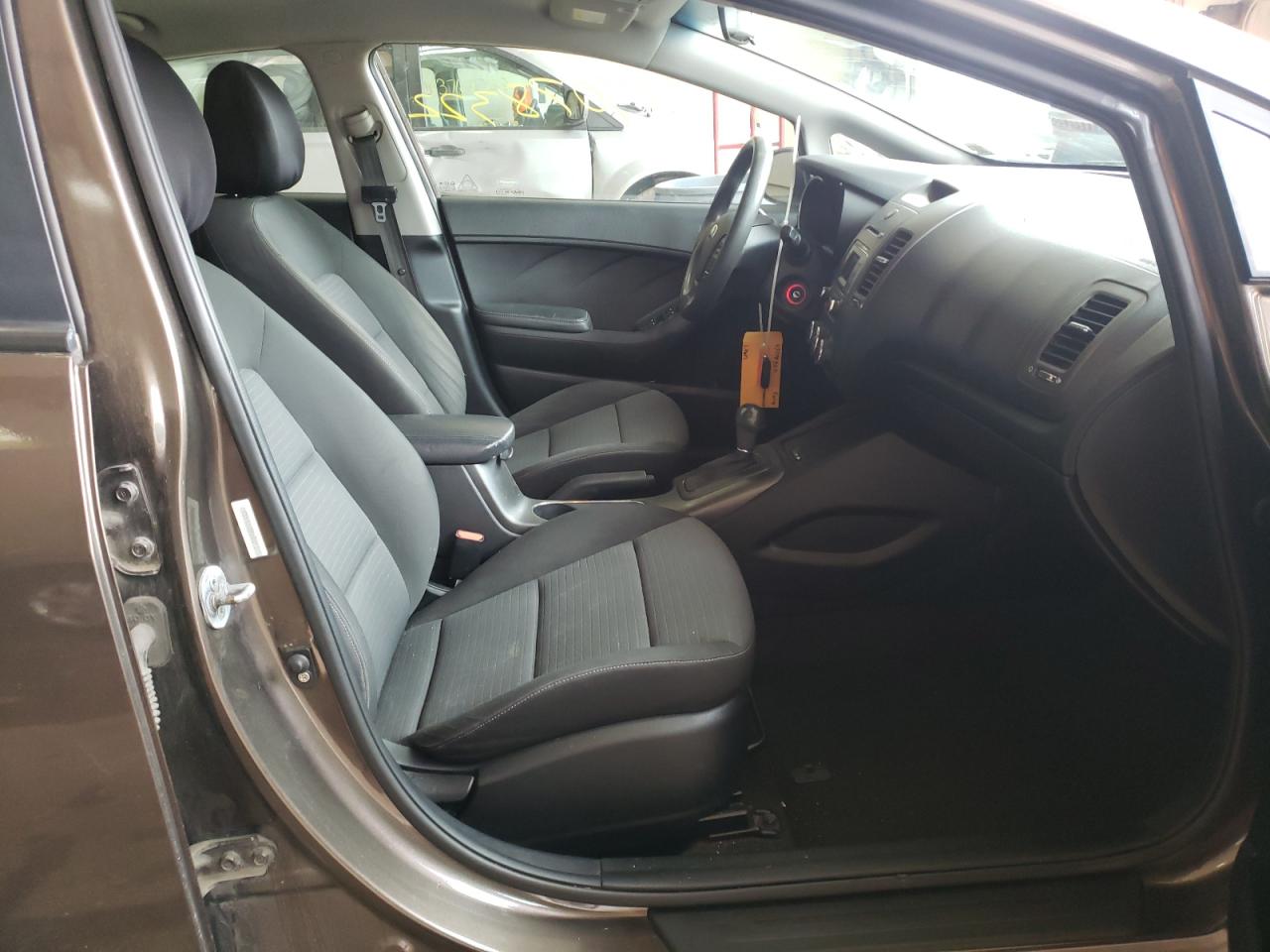Photo 5 from auction – 2015 KIA FORTE LX with VIN KNAFX4A66F5356395