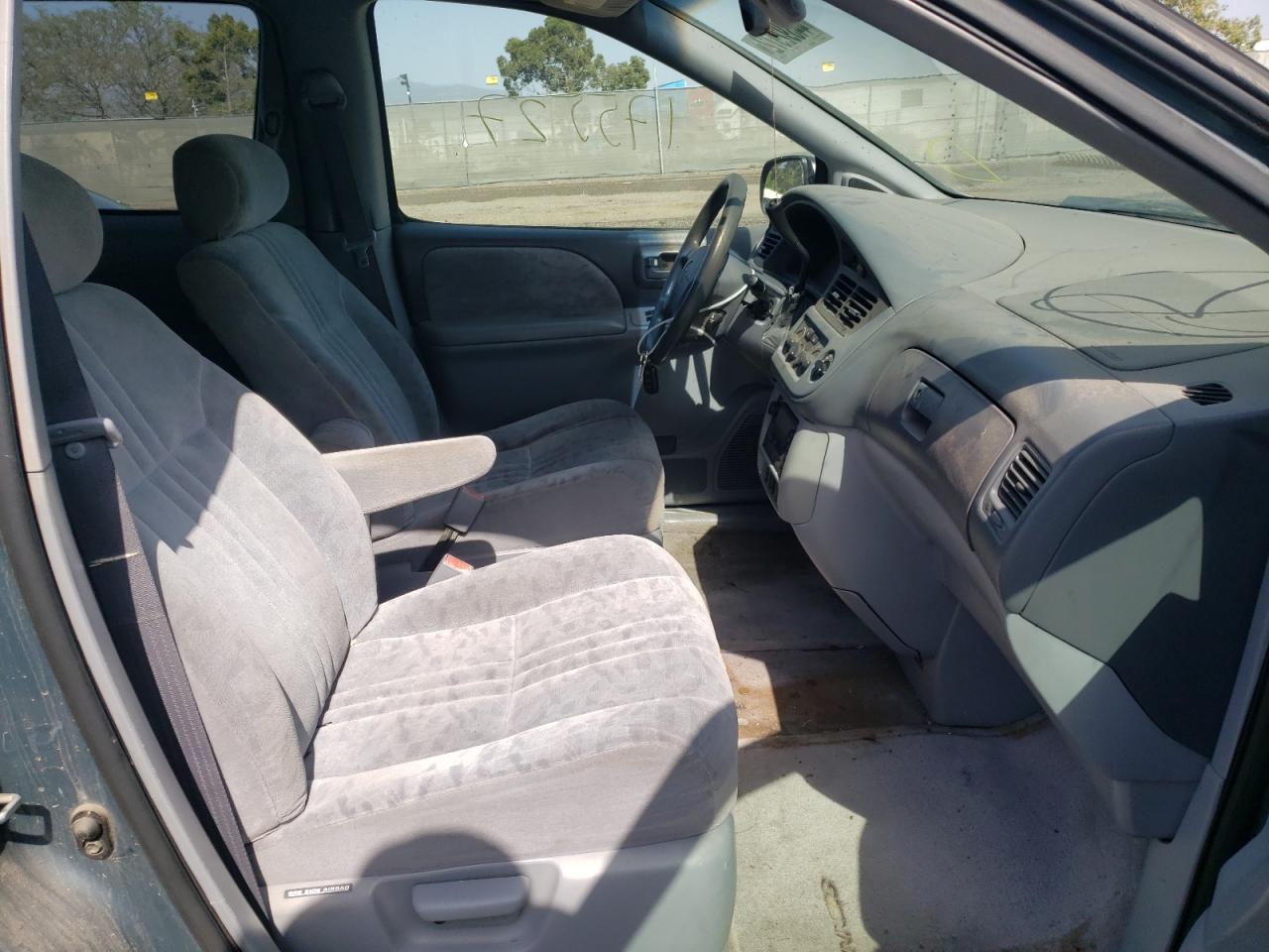 Photo 5 from auction – 2002 TOYOTA SIENNA LE with VIN 4T3ZF13C12U436369