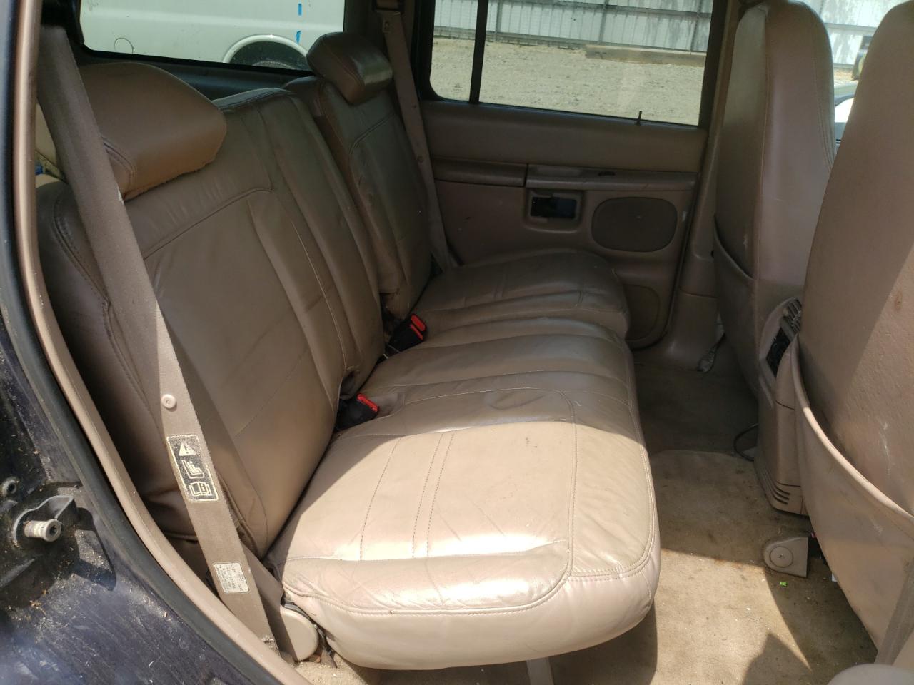 Photo 6 from auction – 2000 MERCURY MOUNTAINEE with VIN 4M2ZU86P6YUJ48893