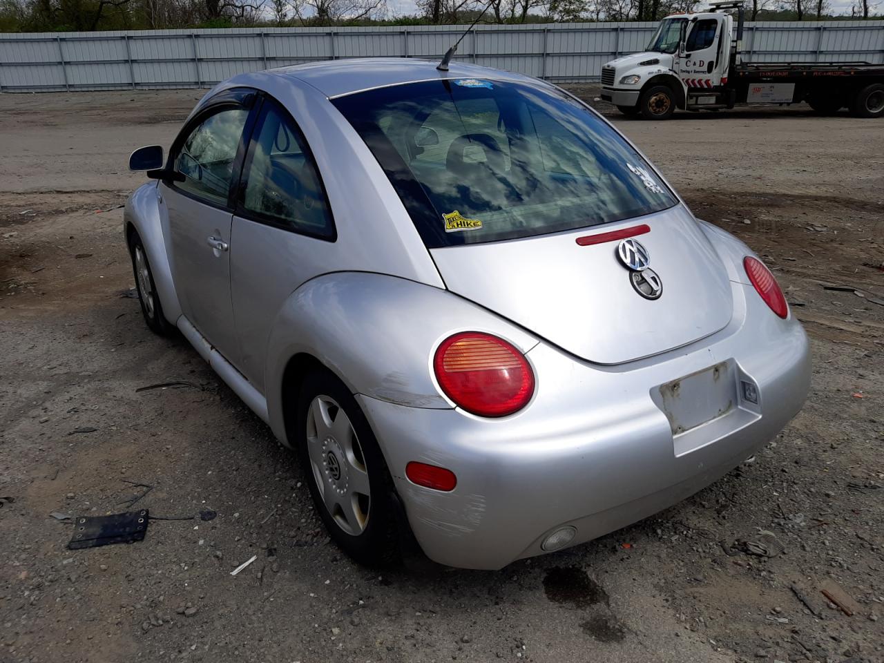 Photo 3 from auction – 2000 VOLKSWAGEN NEW BEETLE with VIN 3VWCC21C9YM404574