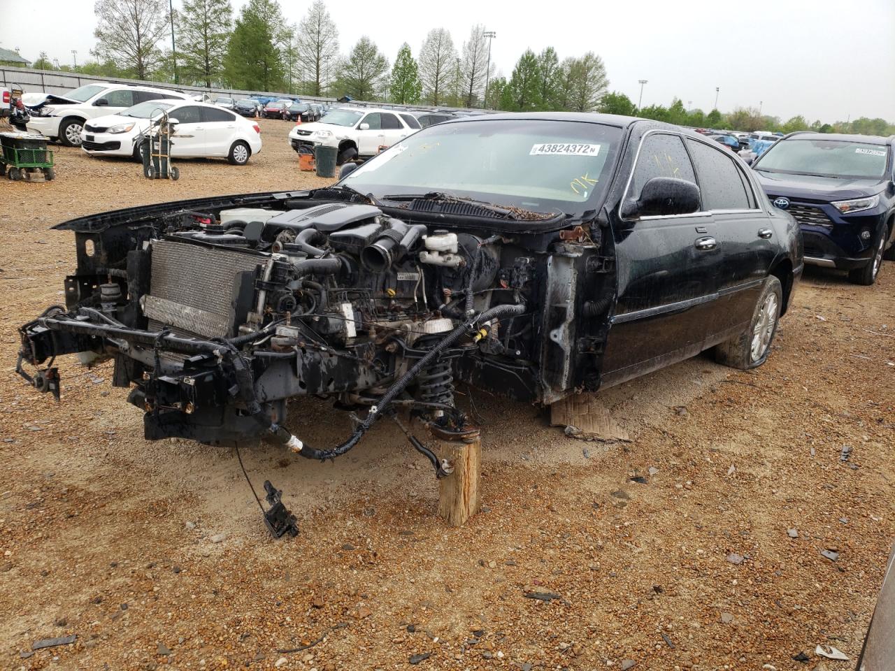 Photo 2 from auction – 2011 LINCOLN TOWN CAR with VIN 2LNBL8CV7BX759282