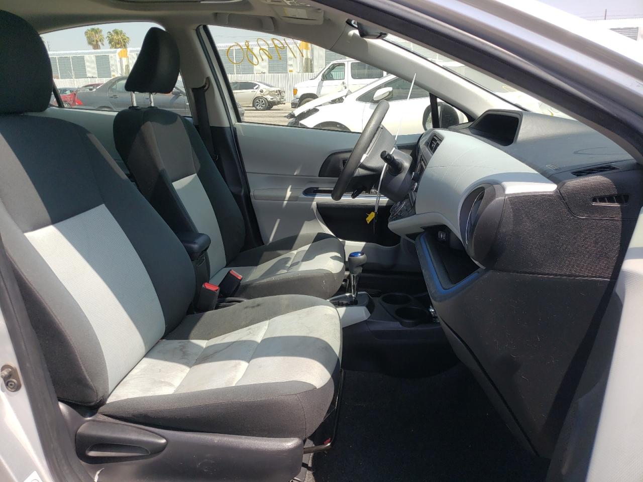 Photo 5 from auction – 2012 TOYOTA PRIUS C with VIN JTDKDTB31C1029401