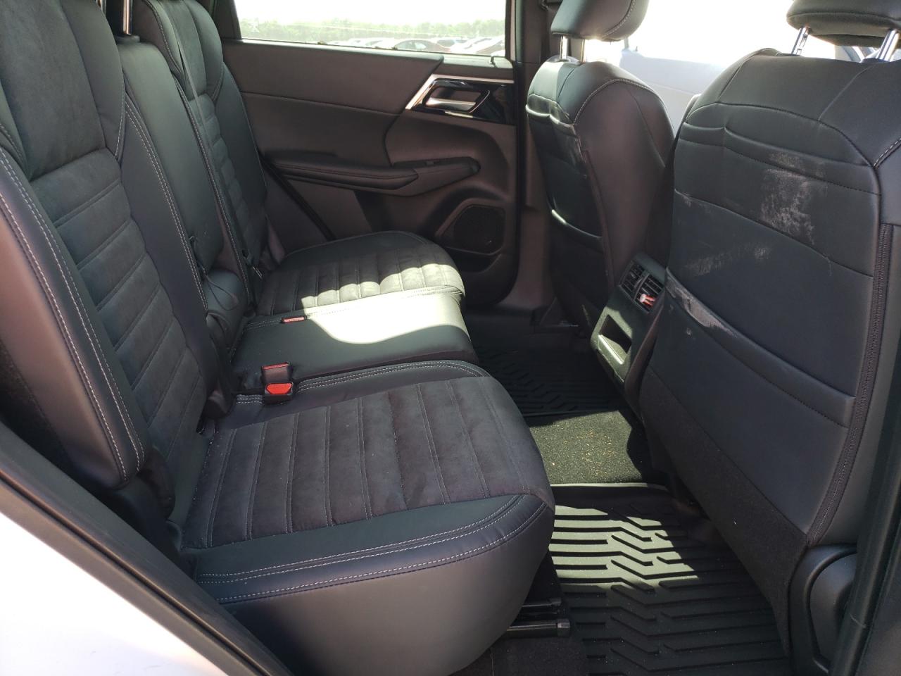 Photo 6 from auction – 2022 MITSUBISHI OUTLANDER with VIN JA4J4UA89NZ043401