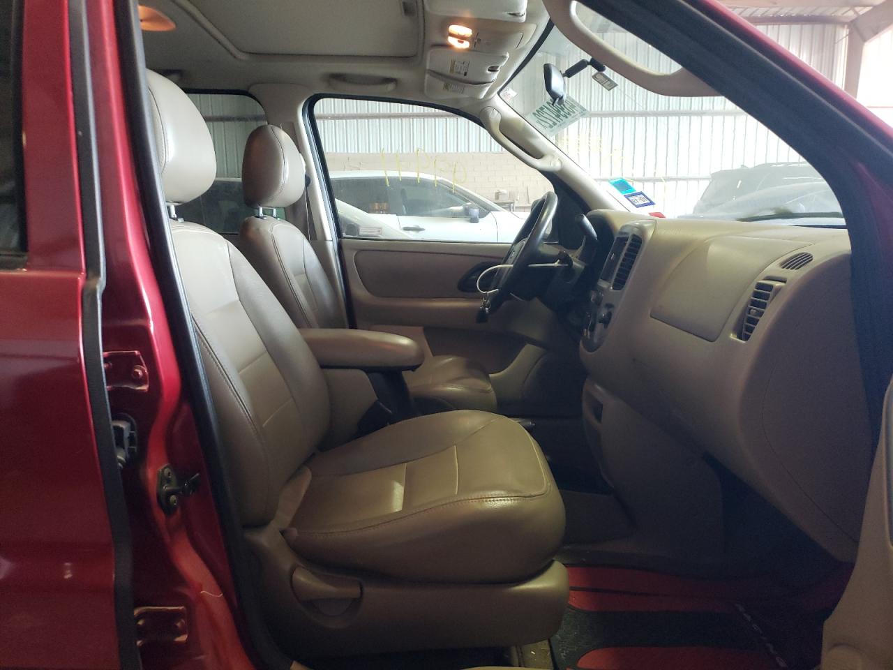 Photo 5 from auction – 2004 FORD ESCAPE XLT with VIN 1FMYU03144DA00914