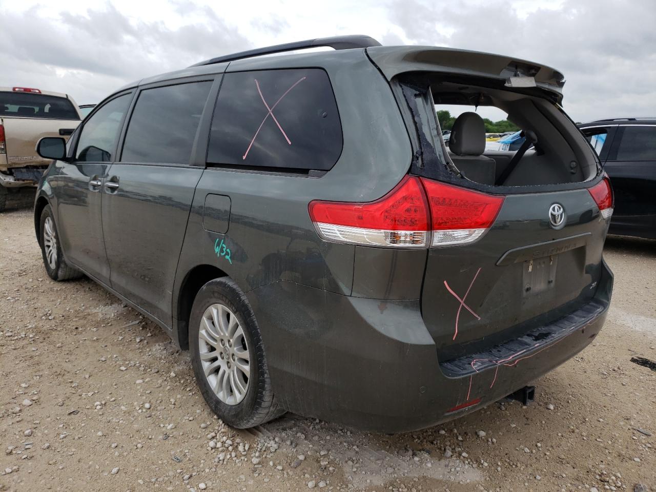 Photo 3 from auction – 2014 TOYOTA SIENNA XLE with VIN 5TDYK3DC4ES515770