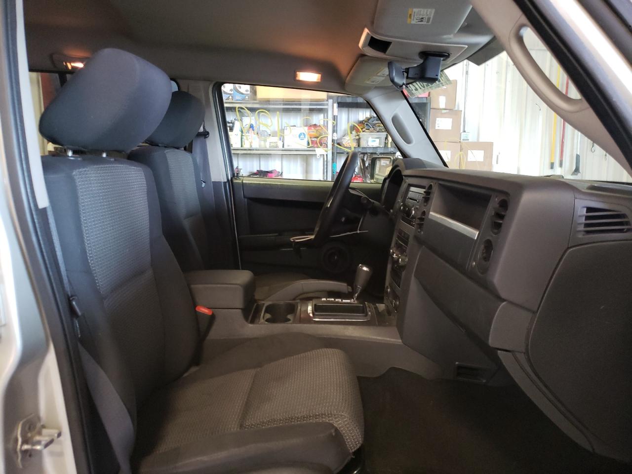 Photo 5 from auction – 2008 JEEP COMMANDER with VIN 1J8HG48K48C231109