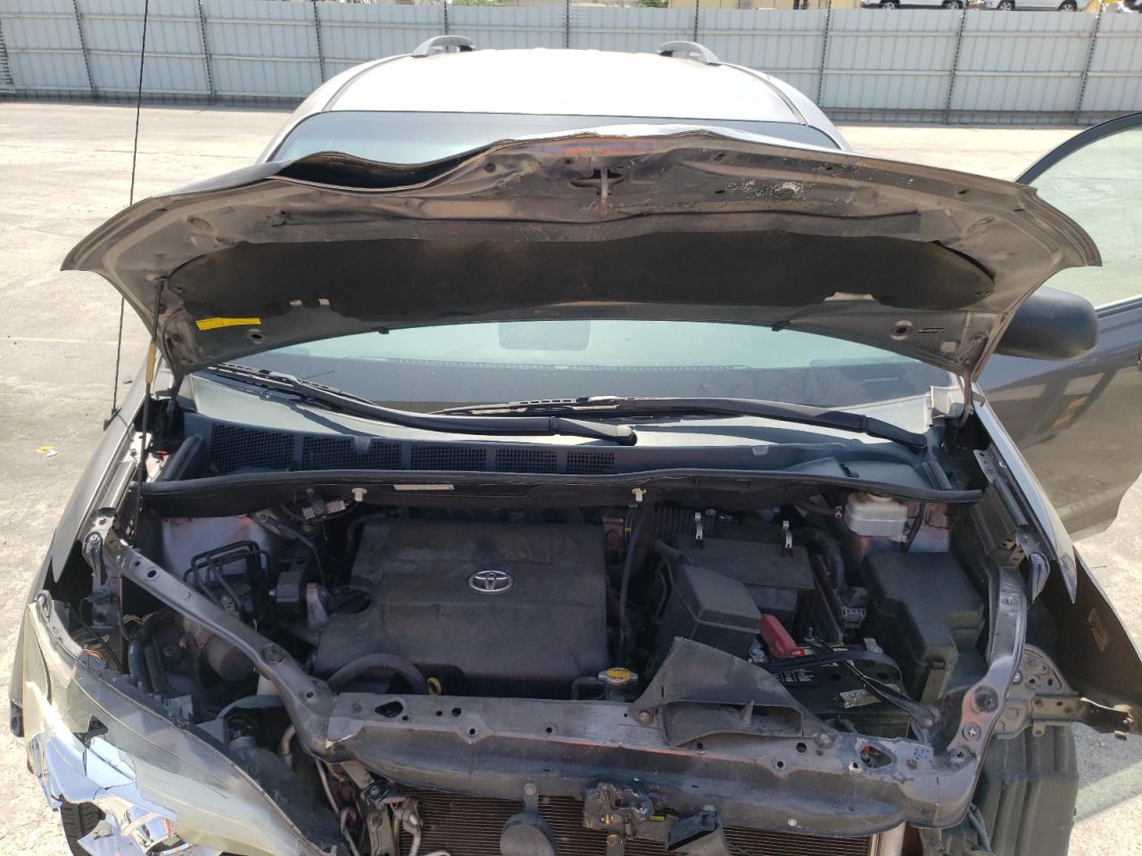 Photo 7 from auction – 2011 TOYOTA SIENNA LE with VIN 5TDKK3DC4BS012158