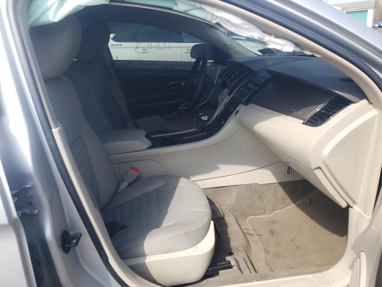 Photo 5 from auction – 2011 FORD TAURUS SE with VIN 1FAHP2DW4BG127570