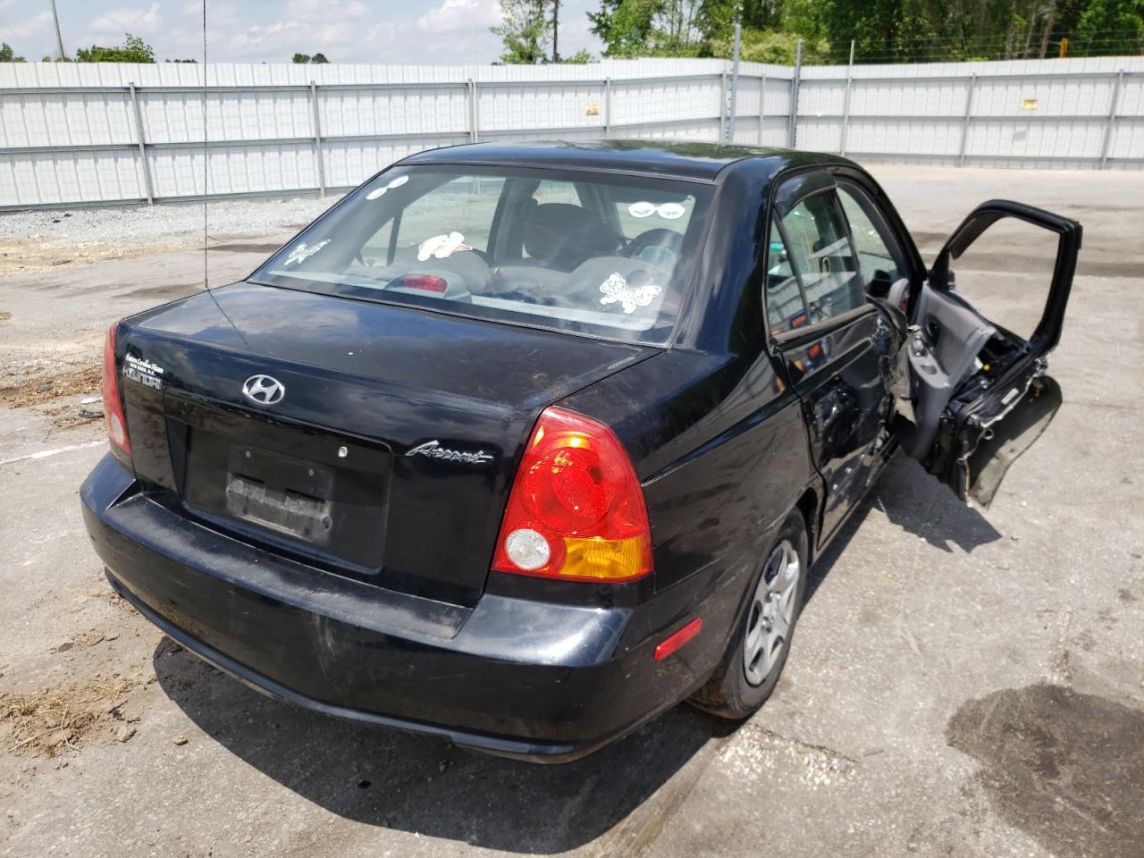 Photo 4 from auction – 2005 HYUNDAI ACCENT GL with VIN KMHCG45C15U660790