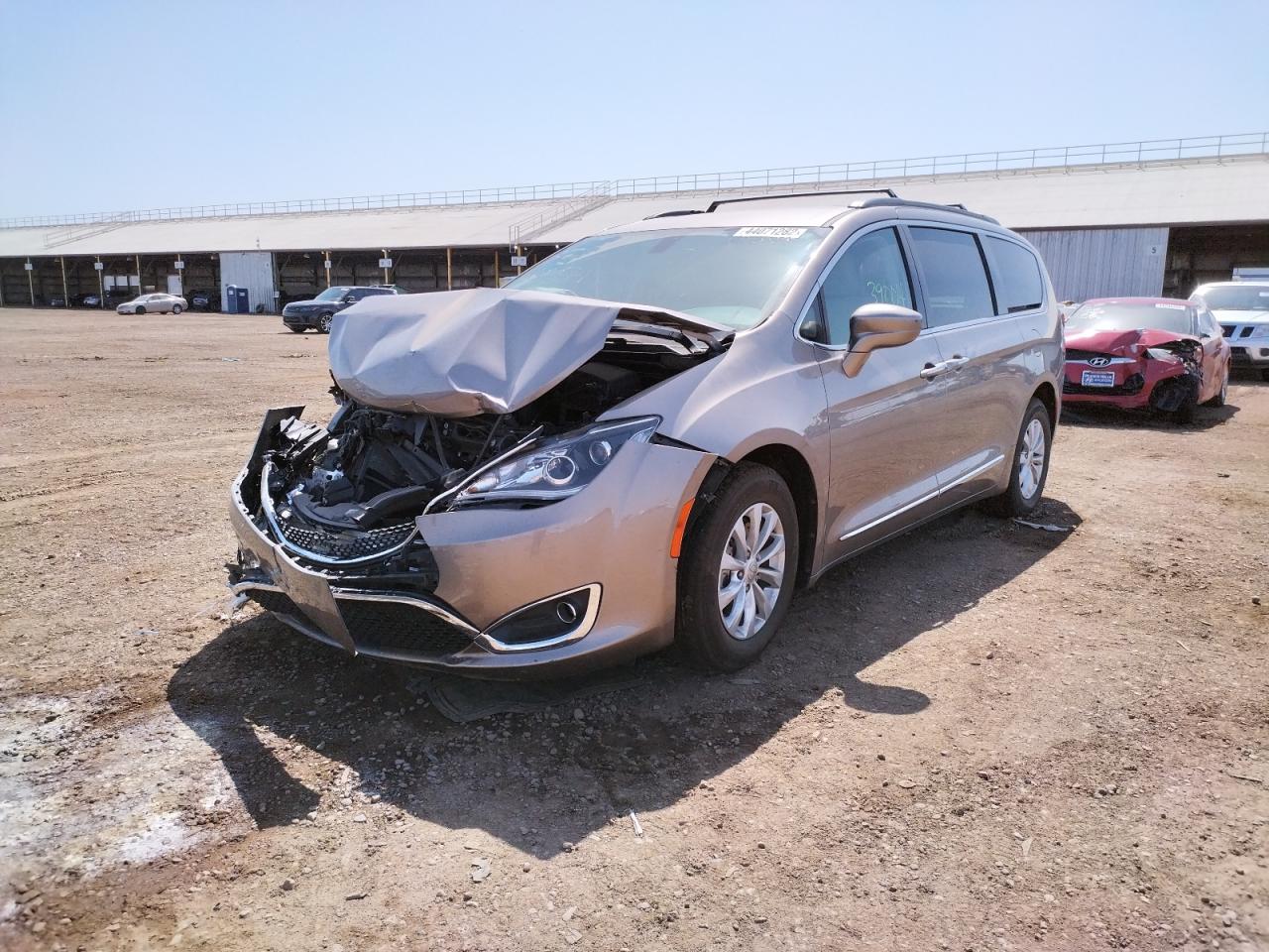 Photo 2 from auction – 2017 CHRYSLER PACIFICA T with VIN 2C4RC1BG5HR665492