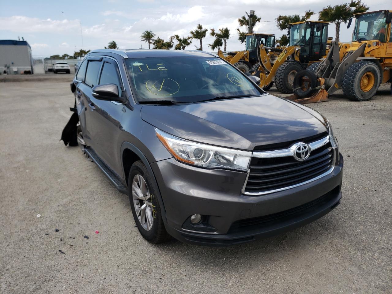 TOYOTA HIGHLANDER 2015 with VIN 5TDKKRFHXFS043545 - Photo from auction