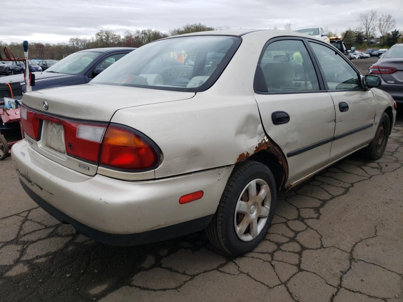 Photo 4 from auction – 1997 MAZDA PROTEGE DX with VIN JM1BC141XV0131033