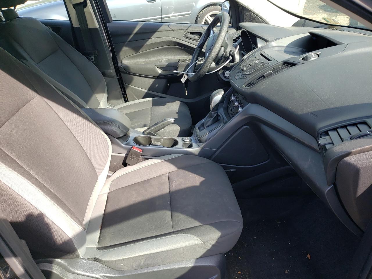 Photo 5 from auction – 2016 FORD ESCAPE S with VIN 1FMCU0F7XGUC52049