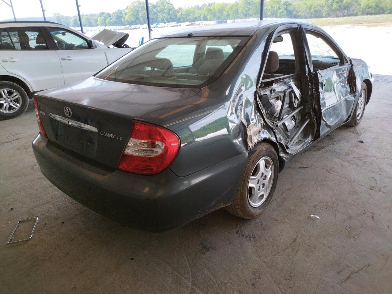Photo 4 from auction – 2002 TOYOTA CAMRY LE with VIN 4T1BE32KX2U611171