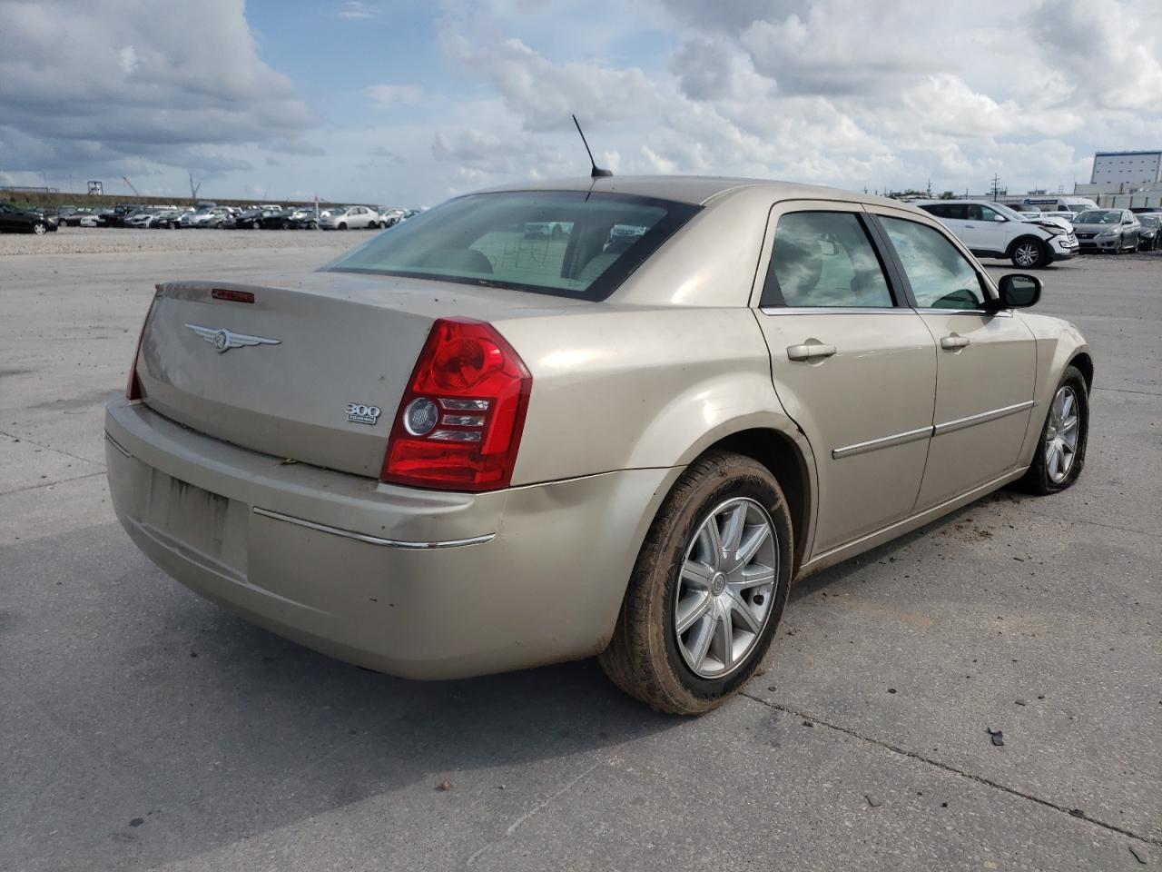 Photo 4 from auction – 2008 CHRYSLER 300 TOURIN with VIN 2C3LA53G98H224945