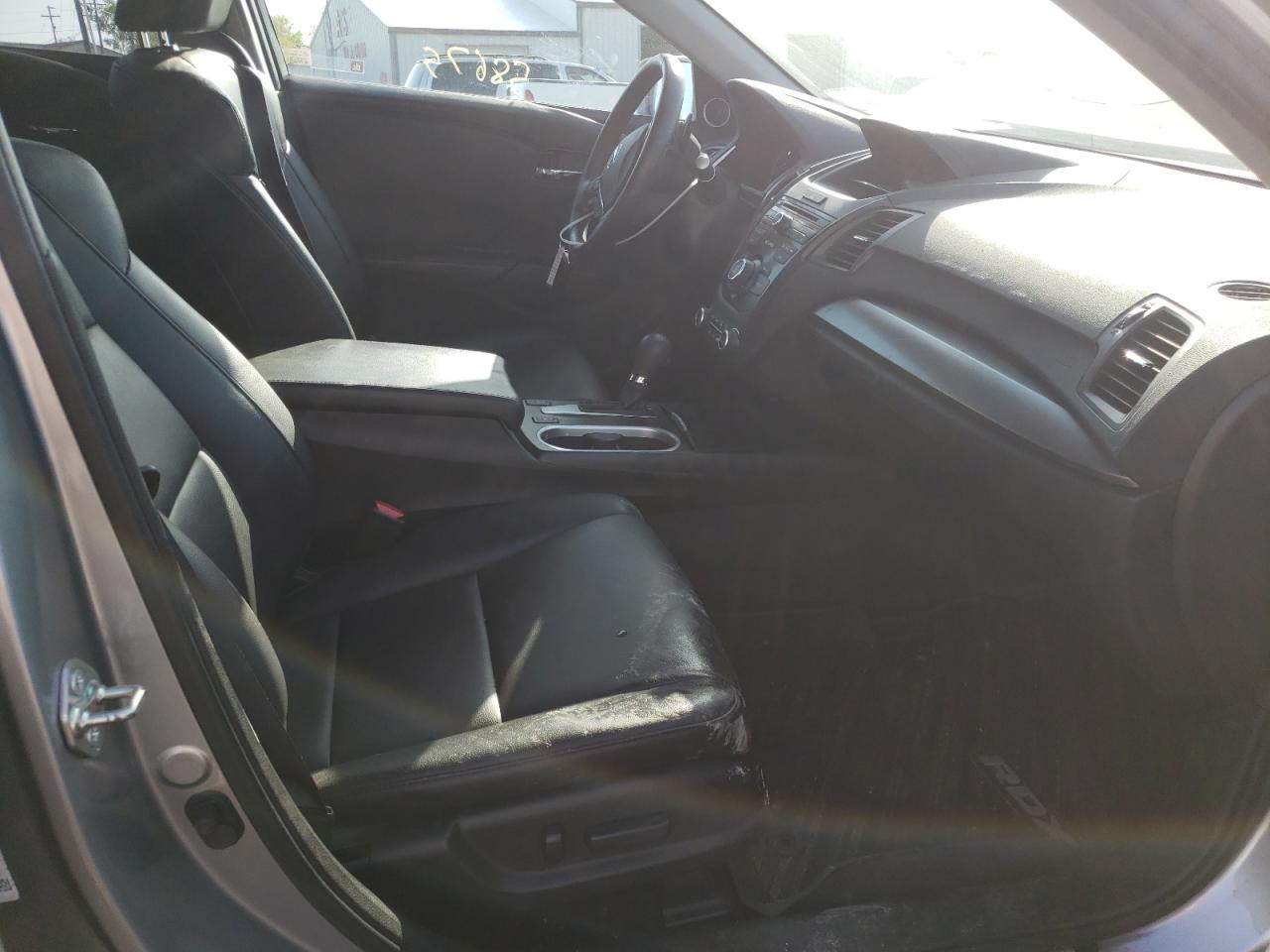 Photo 5 from auction – 2017 ACURA RDX with VIN 5J8TB4H33HL038119