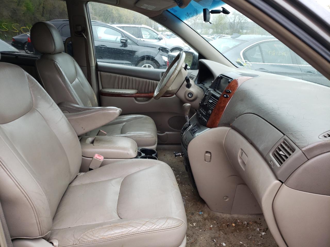 Photo 5 from auction – 2005 TOYOTA SIENNA XLE with VIN 5TDBA22C95S036444