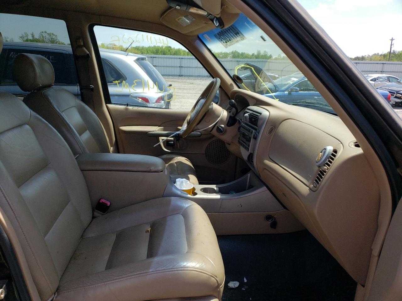 Photo 5 from auction – 2002 FORD EXPLORER S with VIN 1FMZU77E42UC06029
